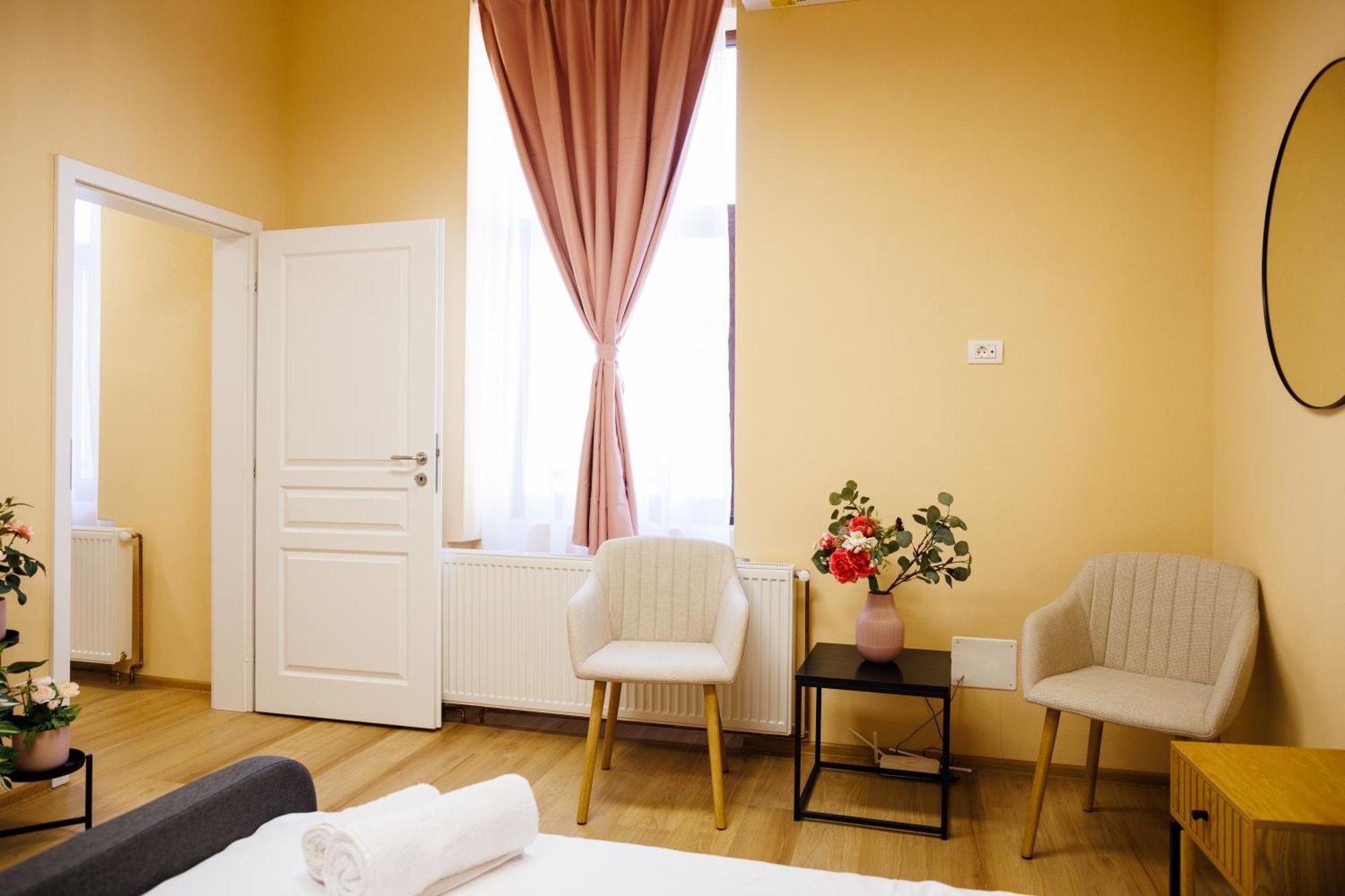 Studio In Old Town'S 1752 Hotel Timişoara Exteriör bild